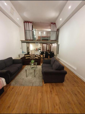 Lace Market City Centre Apartments - Nottingham City Centre most Central Location by Victoria Centre Shopping Centre - Gallery Style Apartments in the heart of the Nightlife, Lounge and Full Kitchen -